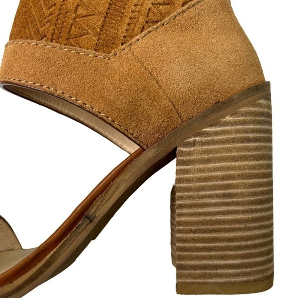 Kelsi Dagger Brooklyn Merrick Tan Suede Embossed Sandals Size 8 - Picture 8 of 10